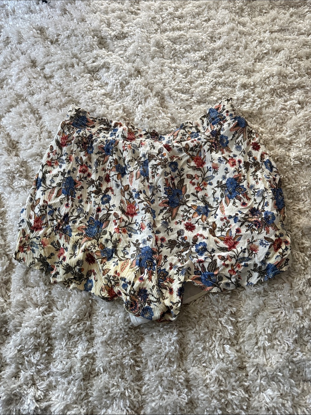 American Eagle Floral Cream Shorts - Picture 5 of 5